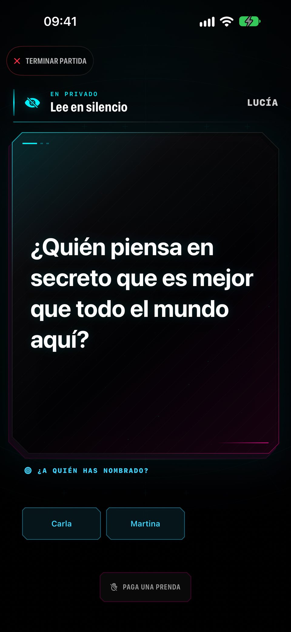 Lucía lee «¿Quién piensa en secreto que es mejor que todo el mundo aquí?» y puede elegir entre Carla y Martina
