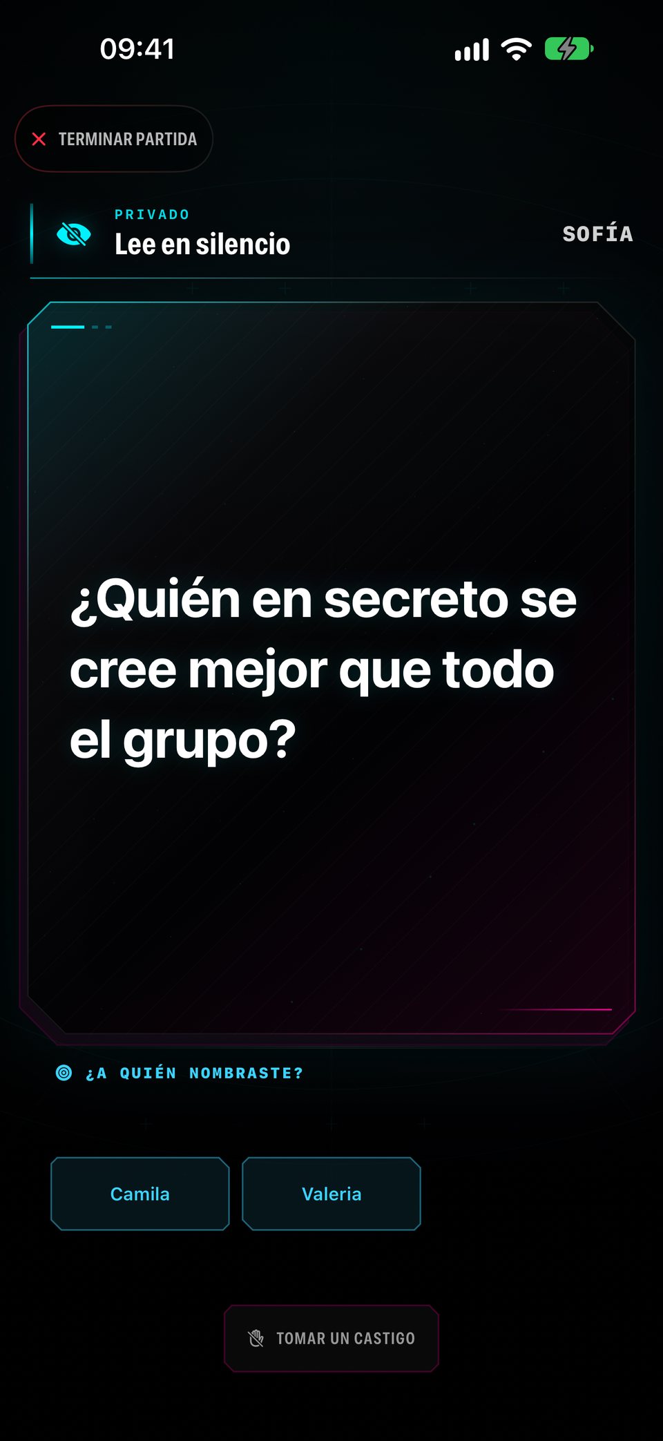 Sofía lee “¿Quién en secreto se cree mejor que todo el grupo?” y puede elegir entre Camila y Valeria