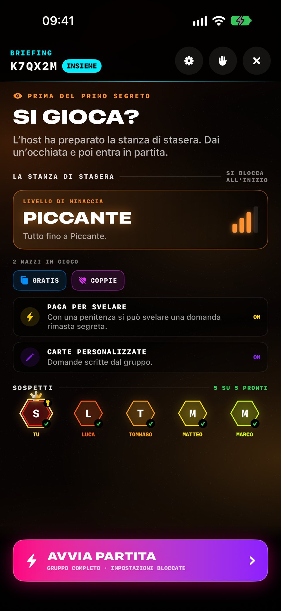 Una stanza OGNUNO COL SUO prima del primo segreto: livello Piccante, mazzi Gratis e Coppie, Paga per svelare attivo e tutte e cinque le persone pronte
